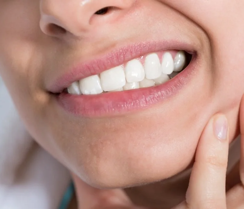 Bọc răng sứ: 3 hậu quả nghiêm trọng bạn cần biết trước khi quá muộn